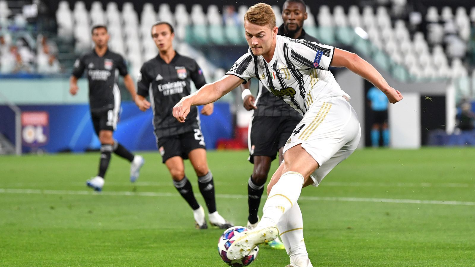 
                <strong>Matthijs de Ligt (Juventus Turin)</strong><br>
                Gehalt: 7,96 Millionen EuroVertrag bis: 2024
              