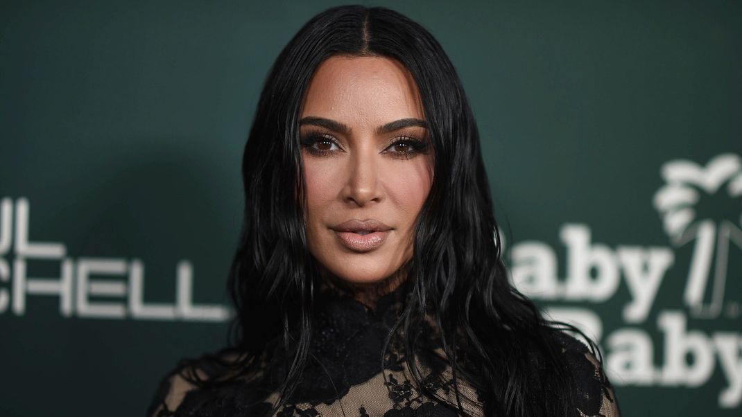 Weltweit ist der Name Kim Kardashian bekannt! Wie begann ihre Erfolgsgeschichte?