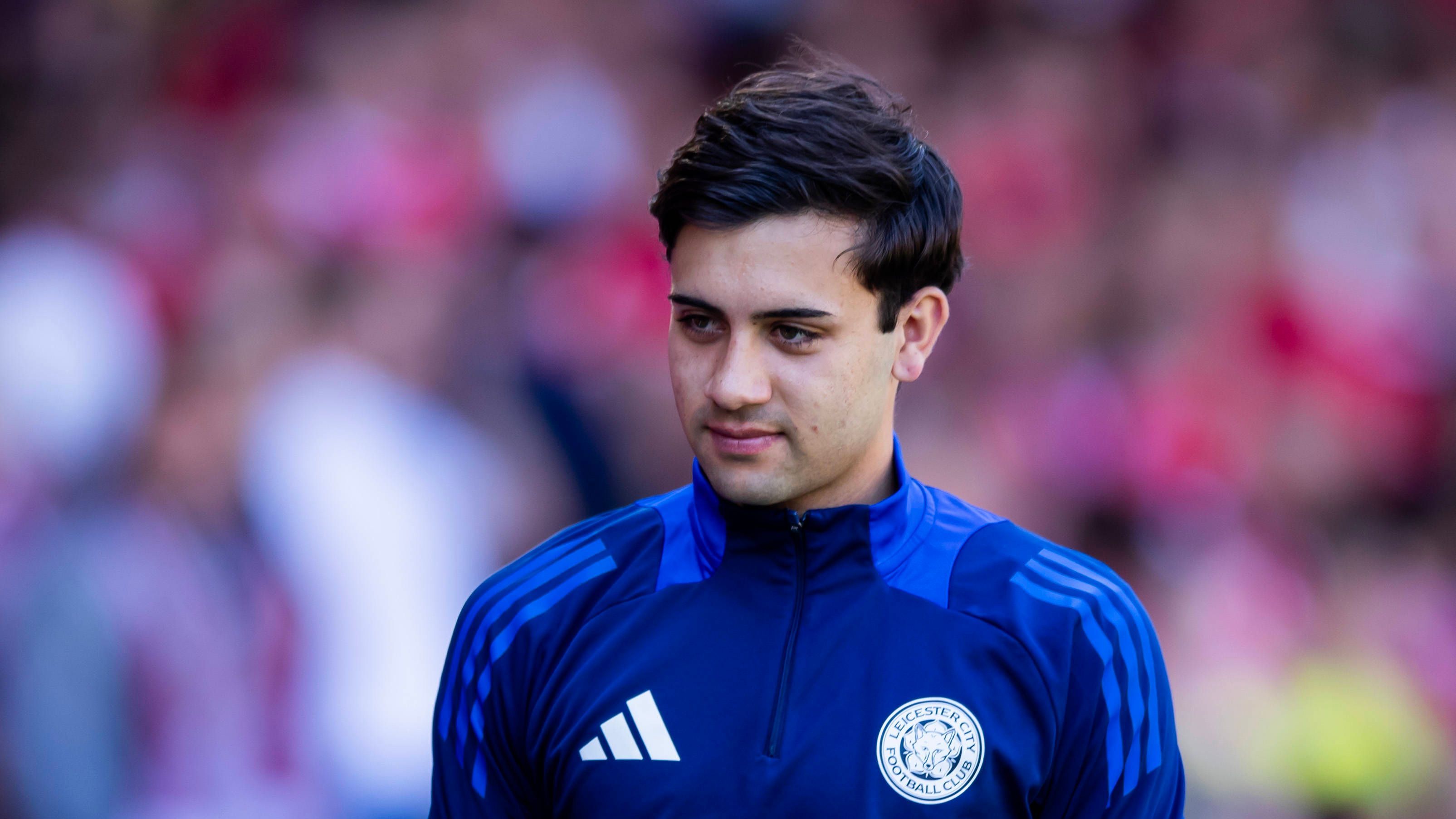 <strong>FC Chelsea</strong><br>Beim XXL-Kader der "Blues" war klar, dass es Härtefälle geben würde. Besonders bitter trifft es Neuzugang Facundo Buonanotte: Der Argentinier, der erst am Deadline Day von Brighton nach London gewechselt ist, fehlt im Champions-League-Aufgebot – obwohl er sich auf seinen ersten Einsatz in der "Königsklasse" nach Bekanntgabe des Transfers gefreut hatte. Für Verwunderung sorgt dagegen die Nominierung von Levi Colwill, der mit einer schweren Knieverletzung wohl die komplette Saison ausfällt.