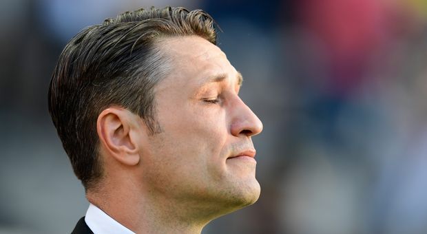 
                <strong>Niko Kovac</strong><br>
                Nach Informationen der Zeitung " Der Westen" befindet sich neben Stöger auch Niko Kovac im BVB-Fokus. Nach seiner Hospitanz bei Borussia Dortmund Anfang 2016 wurde der 45-Jährige Trainer von Eintracht Frankfurt. Vergangene Saison hielt Kovac die abstiegsbedrohten Hessen in der Bundesliga, in dieser Spielzeit gelang der Eintracht sogar der Sprung ins Pokalfinale von Berlin. Die Frankfurter lieferten dem BVB dort einen bemerkenswerten Kampf, der am Ende aber nicht belohnt wurde. Kovacs Arbeitspapier in Frankfurt ist noch bis 2019 gültig. Laut "Focus" beträgt die Ablöse für den Kroaten satte zehn Millionen Euro.
              