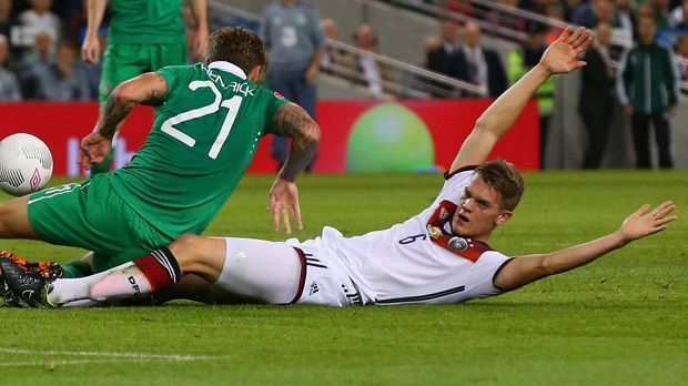 
                <strong>Matthias Ginter</strong><br>
                Abwehr: Matthias Ginter. Defensiv hatte der Dortmunder keine großen Probleme. Offensiv kam er jedoch auch nur zu selten durch. Engagierter Auftritt ohne Auffälligkeiten. ran-Note: 3.
              