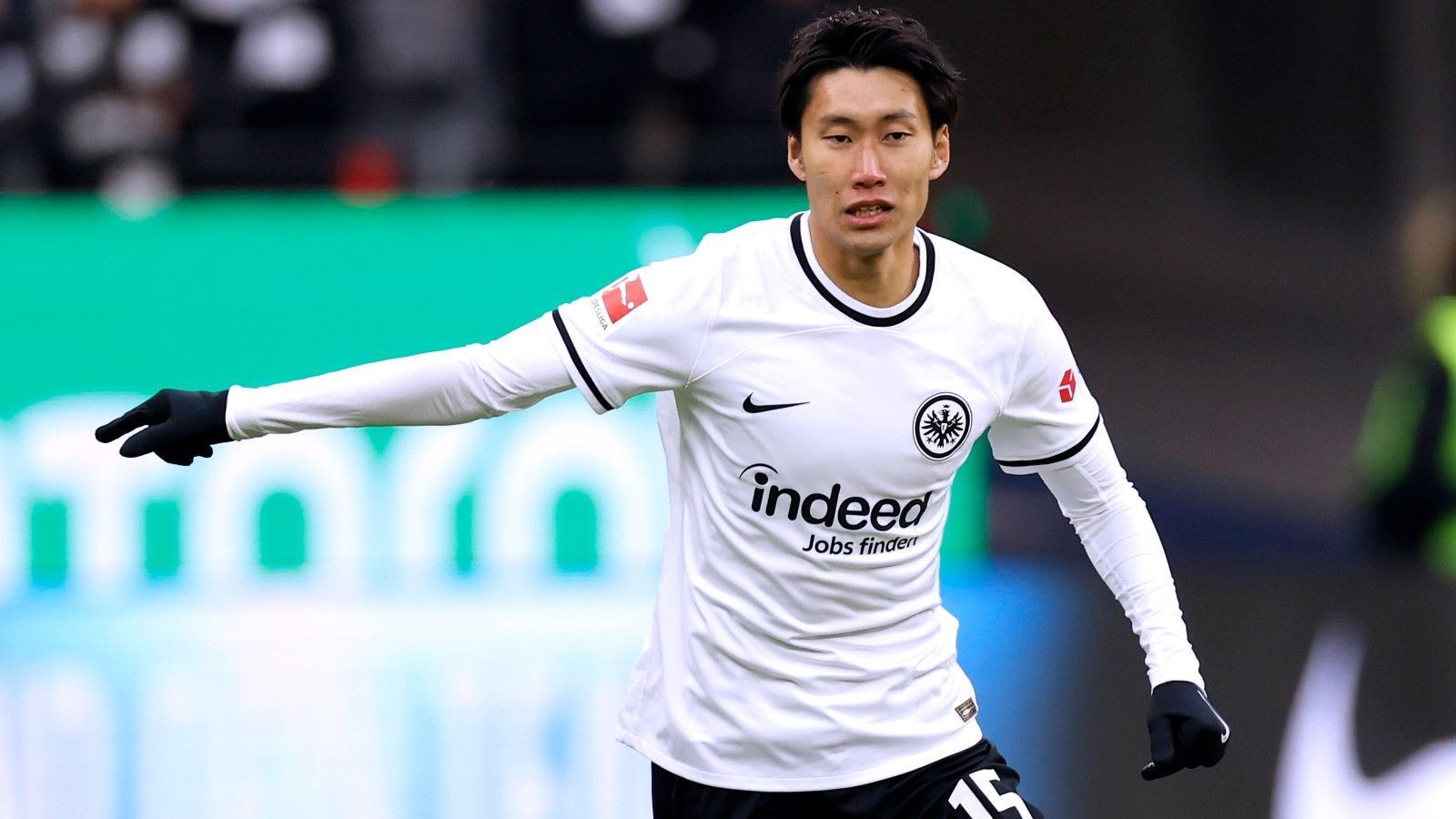 
                <strong>Zahlreiche Unterschiedsspieler</strong><br>
                Das Mittelfeld der Eintracht beinhaltet gleich mehrere Spieler, die den Unterschied machen können. Daichi Kamada (Foto), Jesper Lindström, Mario Götze – Coach Glasner kann auf diverse Akteure bauen. Vor allem Kamada, der sich durch starke Auftritte bei der WM zusätzliches Selbstvertrauen geholt hat, sticht hervor.
              