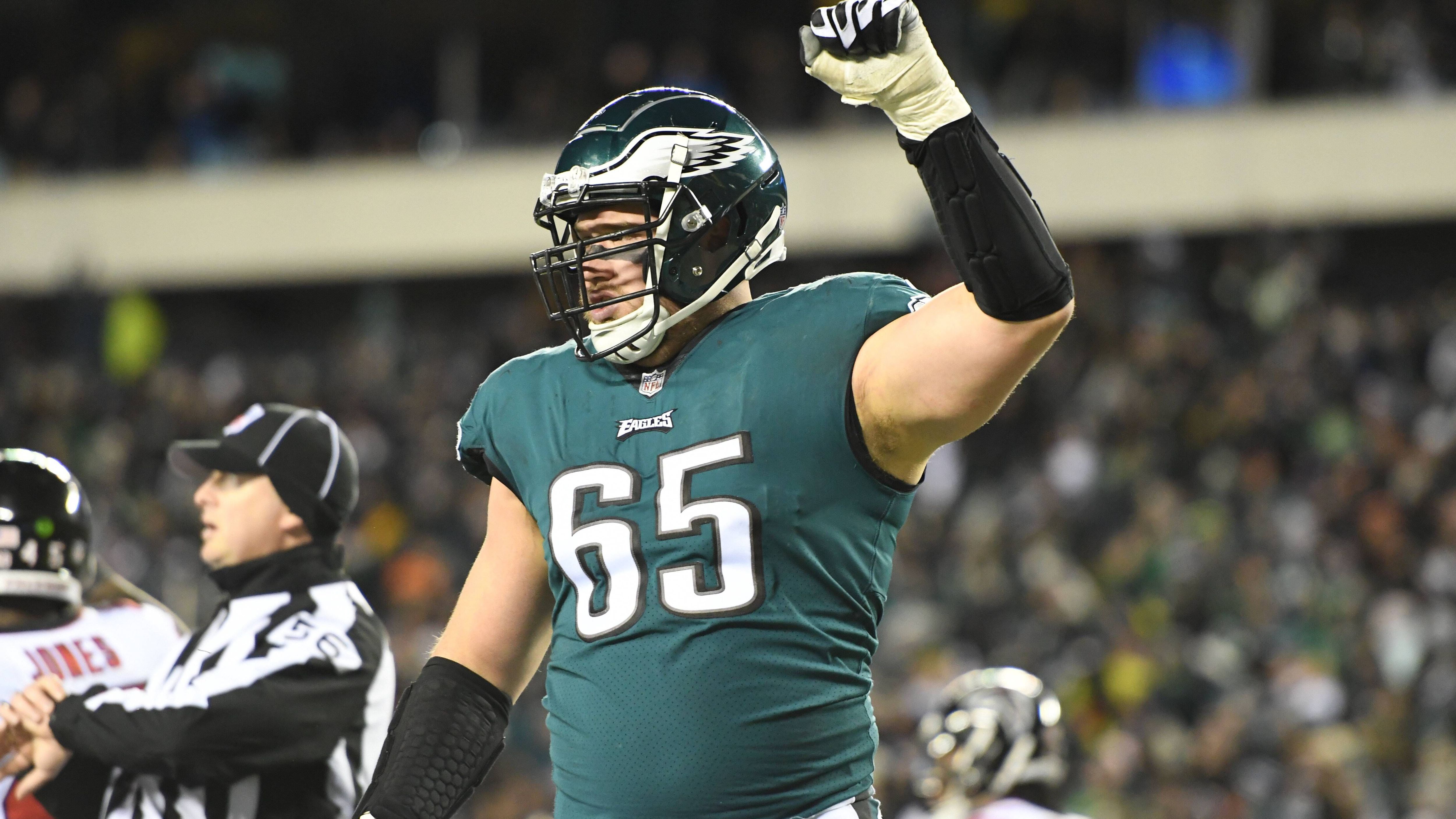 <strong>Right Tackle: Lane Johnson</strong><br>Noch ein Eagle! Kelce und Johnson waren lange die Stützpfeiler und Erfolgsgaranten einer funktionierenden Philadelphia-Offense.<br><em>Bank:<br>-&nbsp;Jason Peters<br>Knapp verpasst:<br>-&nbsp;Tyron Smith</em>