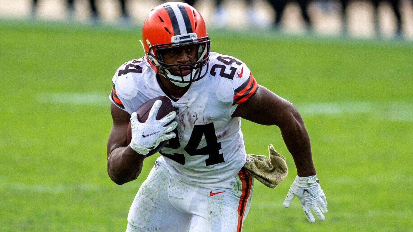 
                <strong>4. Nick Chubb (Cleveland Browns)</strong><br>
                Nick Chubb war ein Grund für die erfolgreiche Saison der Cleveland Browns. Der 25-Jährige erlief in nur zwölf Spielen 1.067 Yards und zwölf Touchdowns. Sein Durchschnittswert pro Lauf lag bei starken 5,6 Yards.
              