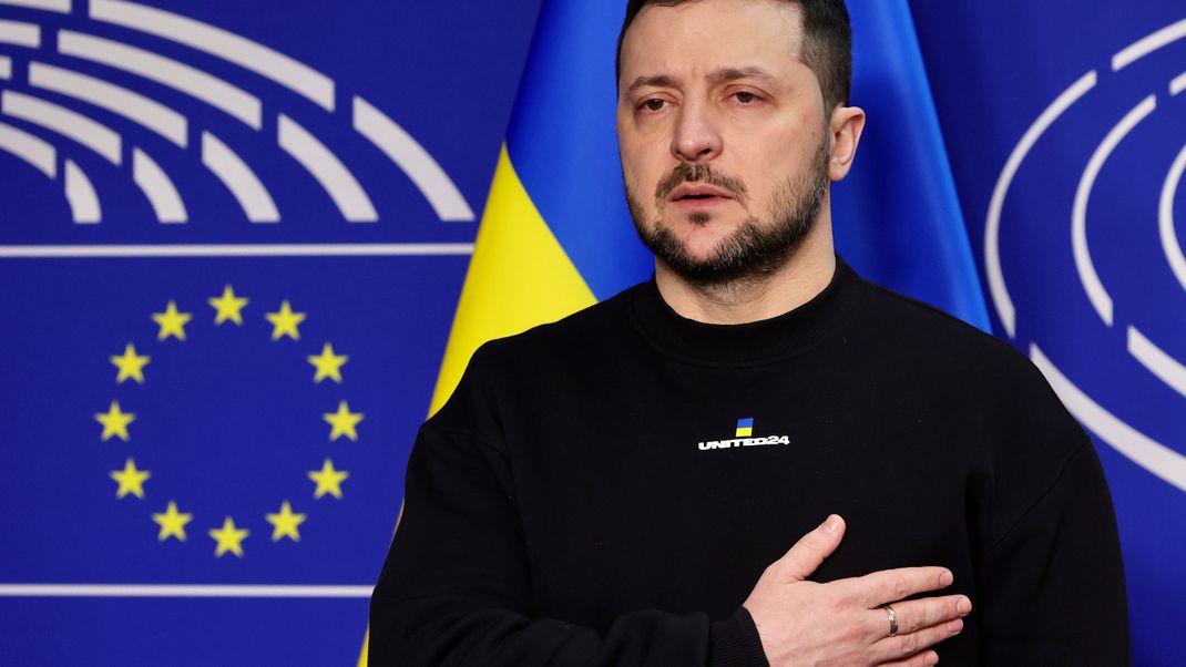 Wolodymyr Selenskyj, Präsident der Ukraine, beim EU-Gipfel Anfang Februar. Via Video schickte er nun eine Botschaft an die Fans des Super Bowls.