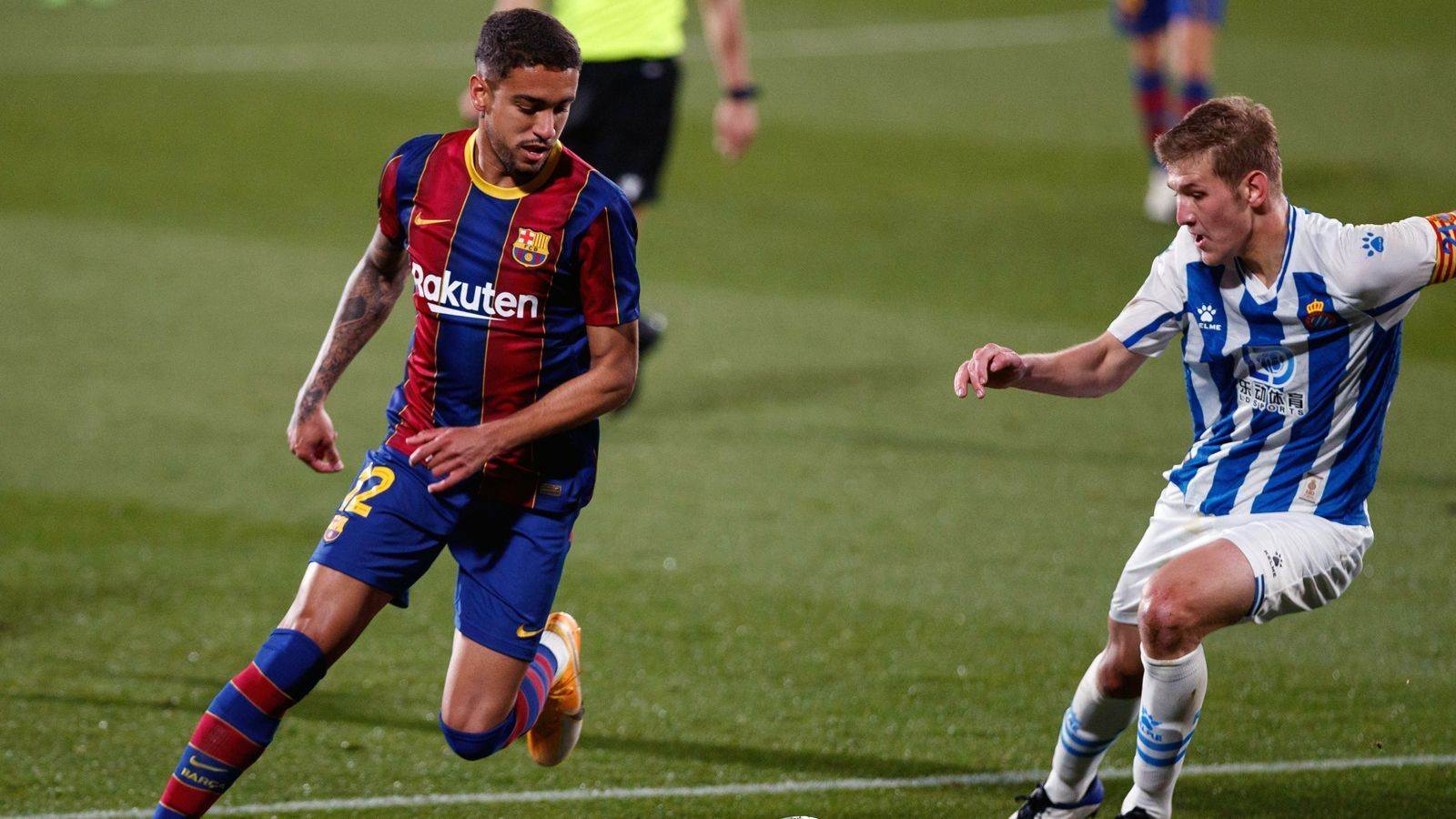 
                <strong>Matheus Fernandes (FC Barcelona)</strong><br>
                Neben Todibo könnte mit Matheus Fernandes ein weiterer Barca-Profi den Klub auf Leihbasis verlassen. Der 22 Jahre alte Mittelfeldspieler konnte sich bei den Katalanen bislang überhaupt nicht durchsetzen und hofft nun durch eine Rückkehr nach Brasilien auf mehr Spielpraxis. Laut der Zeitung "Sport" soll der dortige Erstligist Gremio Porto Alegre Interesse an Matheus Fernandes haben. Bislang kam der im Sommer 2020 von Valladolid verpflichtete Sechser nur zu 17 Einsatzminuten für Barca, hat jedoch noch einen sehr langfristigen Vertrag bis 2025.
              