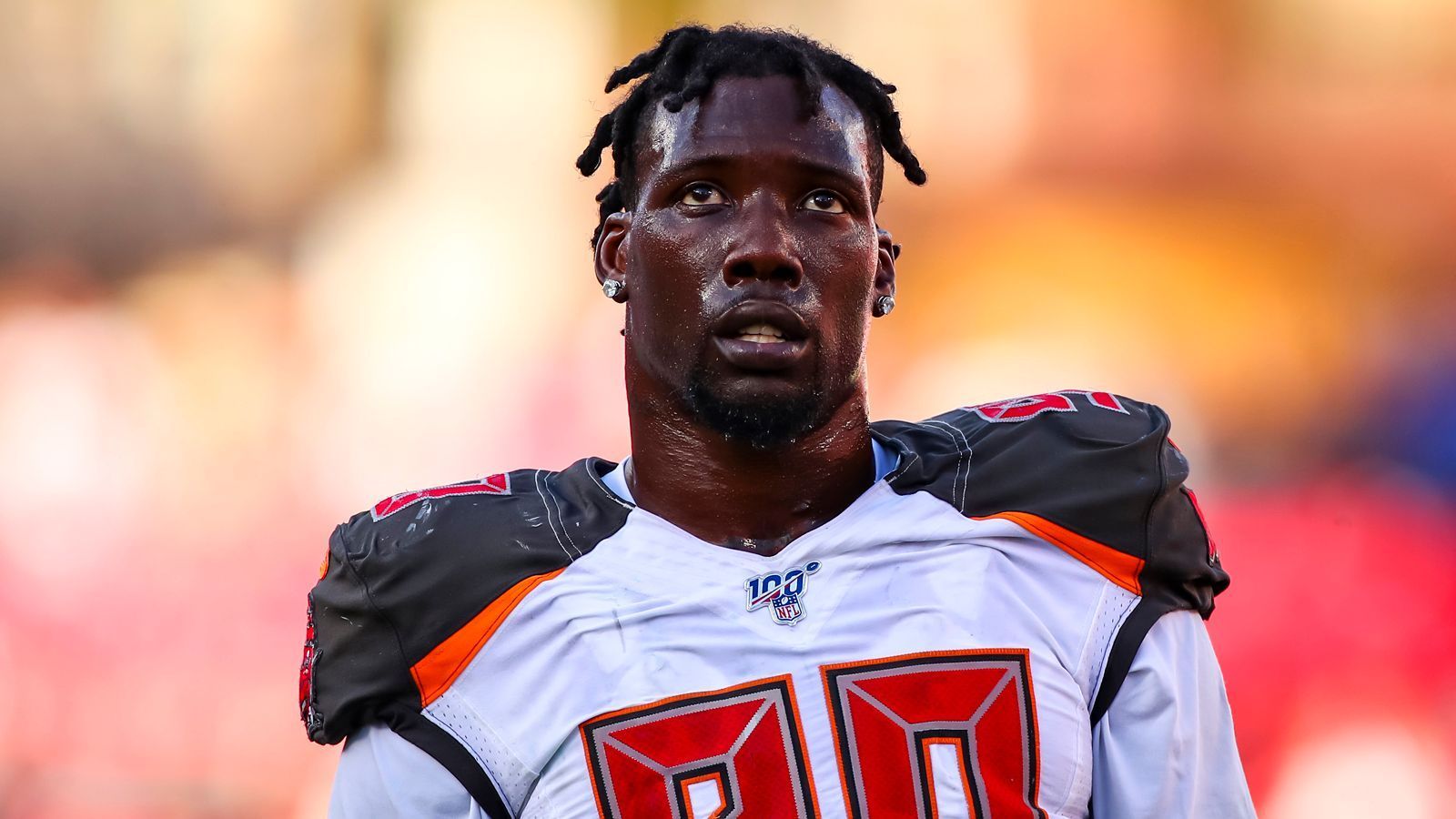
                <strong>Jason Pierre-Paul (Tampa Bay Buccaneers)</strong><br>
                Buccaneers-Linebacker Jason-Pierre Paul benötigt 1,5 Sacks gegen die Falcons, dann hätte er 2019 acht Sacks gesammelt. Der Lohn: 500.000 Dollar.
              