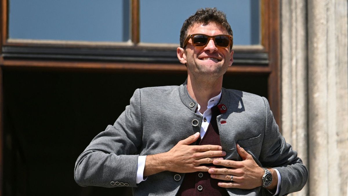 Thomas Müller auf dem Münchner Rathausbalkon