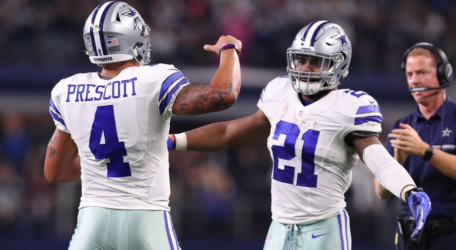 
                <strong>Dallas Cowboys 2016: Verbesserung um 9 Siege</strong><br>
                Die Dallas Cowboys kamen in der Saison 2016 wie Phönix aus der Asche. Mit den Super-Rookies Dak Prescott (l.) und Ezekiel Elliott (r.) mischten sie die Liga auf und avancierten sogar zum Titelkandidaten. In der Divisional Round mussten sie sich allerdings in einem dramatischen Duell den Green Bay Packers geschlagen geben. Nach einer Bilanz von 4-12 in der Spielzeit 2015 landeten sie 2016 bei 13 Siegen und nur drei Niederlagen. Damit verbesserten sie sich um satte neun Siege im Vergleich zur Vorsaison. Nur ein Team schaffte noch einen noch größeren Sprung ...
              