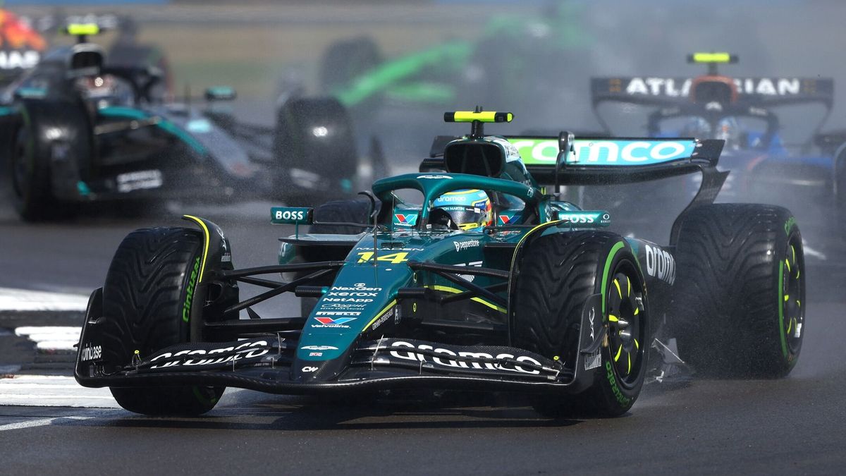 Zu Beginn des Rennens war die Welt für Fernando Alonso noch in Ordnung ...