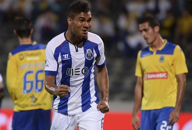 
                <strong>Casemiro</strong><br>
                Casemiro (22) ist aktuell noch an den FC Porto ausgeliehen, kehrt aber nächste Saison in den Kader der Madrilenen zurück. Der brasilianische defensive Mittelfeldspieler könnte in Zukunft ein wichtiger Faktor im Spiel Reals werden.
              