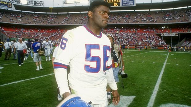 
                <strong>Outside Linebacker: Lawrence Taylor</strong><br>
                Outside Linebacker: Lawrence Taylor. Super-Bowl-Gewinner XXI, XXV, Super-Bowl-MVP XXI mit den New York Giants.
              