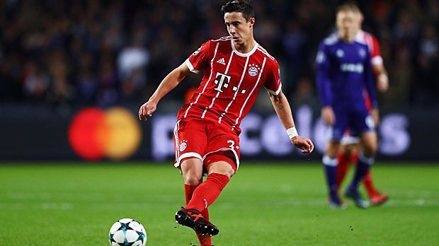 
                <strong>Marco Friedl – (Werder Bremen, 19 Jahre)</strong><br>
                Nachwuchsakademie hin oder her – der FC Bayern wartet seit Jahren auf Leistungsträger aus der eigenen Jugend. Unlängst wechselte Marco Friedl aufgrund mangelnder Perspektive per Leihe nach Bremen. Dort soll der österreichische Landsmann dem Weg seines berühmten Vorbilds folgen.
              