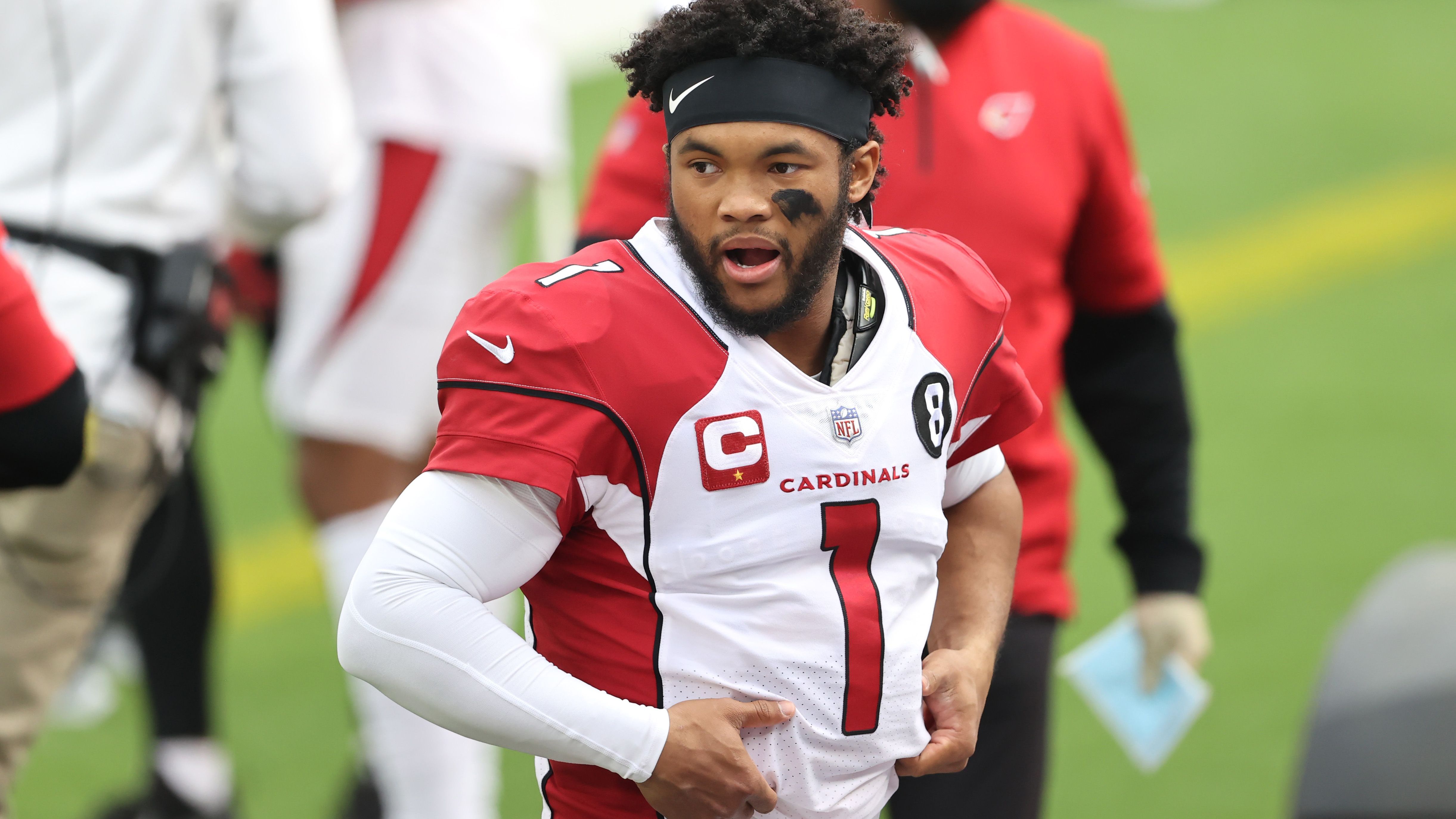 <strong>Arizona Cardinals</strong><br>- Kyler Murray (Foto): Viel Kritik einstecken musste der Quarterback, nach seiner Verletzung soll es wieder bergauf gehen.<br>- D.J. Humphries: Der Tackle ist für den Schutz der Blindside von Murray verantwortlich.<br>- Marquise Brown: Der Receiver soll Murray das Leben erleichtern.<br>- Budda Baker: Auf und neben dem Platz ist der Safety das Zentrum dieser Defense.<br>- Paris Johnson: Der O-Liner soll Murray mehr Zeit verschaffen.