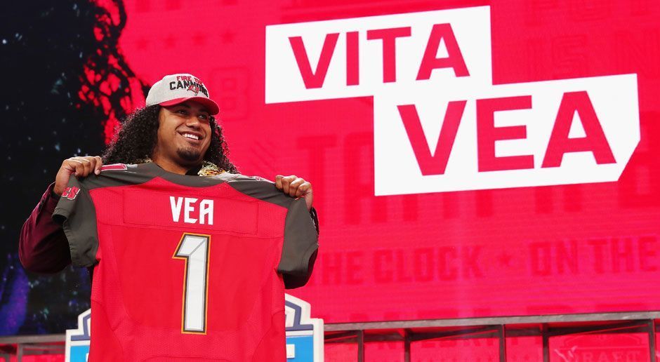 
                <strong>12. Vita Vea (Defensive Tackle, Tampa Bay Buccaneers) </strong><br>
                Vermutetes Gehalt: 14.950.102 US-Dollar, davon 8.952.802 US-Dollar Signing Bonus.
              