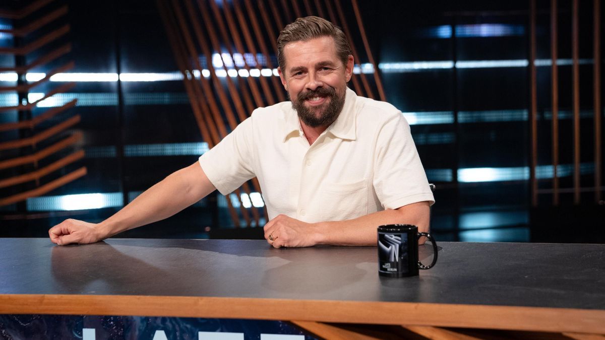 O'zapft is bei "Late Night Berlin": Heute will Klaas Heufer-Umlauf herausfinden, wer aus seinem Team besoffen zur Arbeit erscheint. 