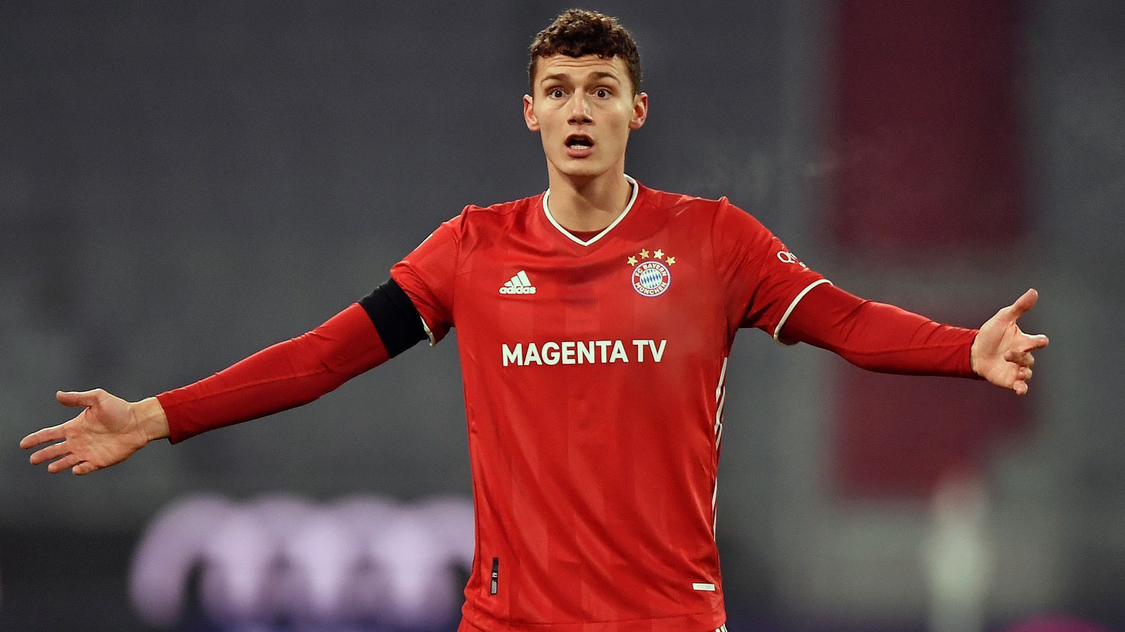 
                <strong>Benjamin Pavard</strong><br>
                Ähnlich wie auch Sane bleibt er offensiv unauffällig. Sein Distanzschuss (28.) ist allerdings mit die beste Münchner Chance im ersten Durchgang vor dem Musiala-Treffer. Von Sane defensiv alleingelassen lässt er Angelino flanken auf Forsberg flanken. ran-Note: 4
              