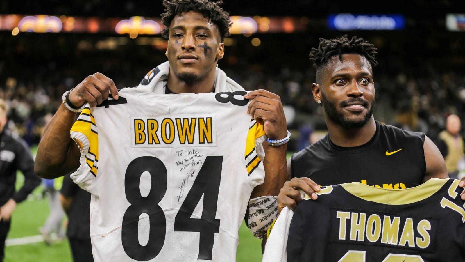 
                <strong>Antonio Brown auf Platz 7?!</strong><br>
                Ja, Antonio Brown ist einer der besten Receiver der Liga. Aber der beste?! In der Saison 2018? Sicher nicht. Der neue Star der Oakland Raiders wurde von den NFL-Profis auf Platz 7 bewertet und liegt damit vor Julio Jones (Platz 9), DeAndre Hopkins (11) und Michael Thomas (13). Mit 1.297 Yards liegt Brown ligaweit lediglich auf Platz 11 und seine 104 Receptions reichen für Platz 9. Es muss fairerweise betont werden, dass Brown die Liga mit 15 Touchdowns anführt, allerdings befinden sich Hopkins, Thomas und Jones in sämtlichen anderen Statistiken deutlich vor dem ehemaligen Steeler. Es hätte sich keiner beschweren dürfen, wenn einer der Dreien an Browns Stelle zum besten Receiver der Liga erklärt worden wäre.
              