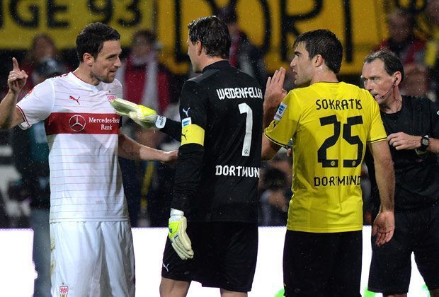 
                <strong>Borussia Dortmund - VfB Stuttgart 6:1</strong><br>
                Im Anschluss an die Aktion kochen die Emotionen auf beiden Seiten hoch - die Stuttgarter fordern den Elfmeter ein, die Dortmunder wollen das natürlich verhindern
              