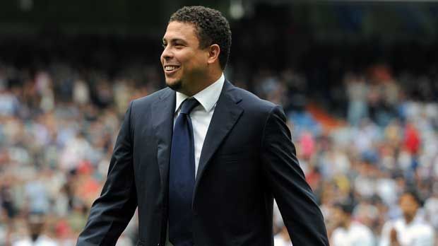 
                <strong>Ronaldo</strong><br>
                Der frühere Weltfußballer Ronaldo gibt in der spanischen Sportzeitung "Mundo Deportivo" seine Traumelf zum Besten. Der Weltmeister von 1994 und 2002 setzt dabei auf ein 3-4-3-System mit Libero - und gigantischen Namen.
              