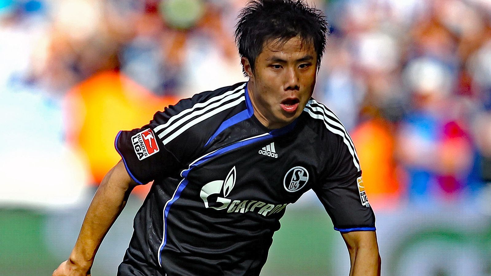 
                <strong>Zentrales Mittelfeld: Junmin Hao</strong><br>
                Auch ein Magath-Spieler. Kam 2010 ablösefrei aus China und blieb anderthalb Jahre, wurde dann sogar gewinnbringend für 1,1 Millionen nach Luneng verkauft. 19 Spiele, davon zwei in der Champions League, brachte Hao für Schalke zu Stande. Legende.
              