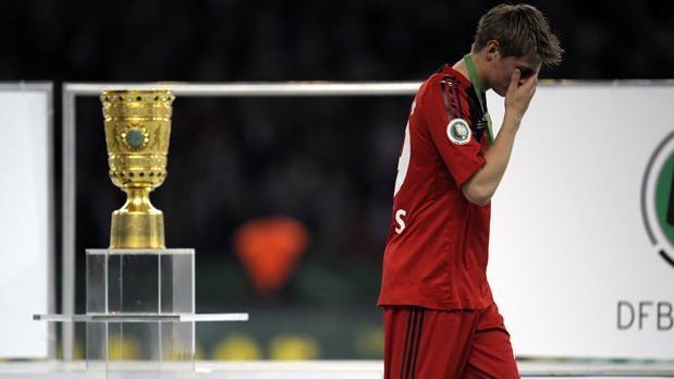 <strong>DFB-Pokalfinale 2009 gegen Werder Bremen</strong><br>Während seiner Leihzeit bei Bayer Leverkusen musste Kroos erneut eine Final-Pleite einstecken. Im Endspiel des DFB-Pokals verlor die Werkself am 30. Mai 2009 mit 0:1 gegen Werder Bremen. Kroos kam dabei gerade einmal sechs Minuten zum Einsatz.
