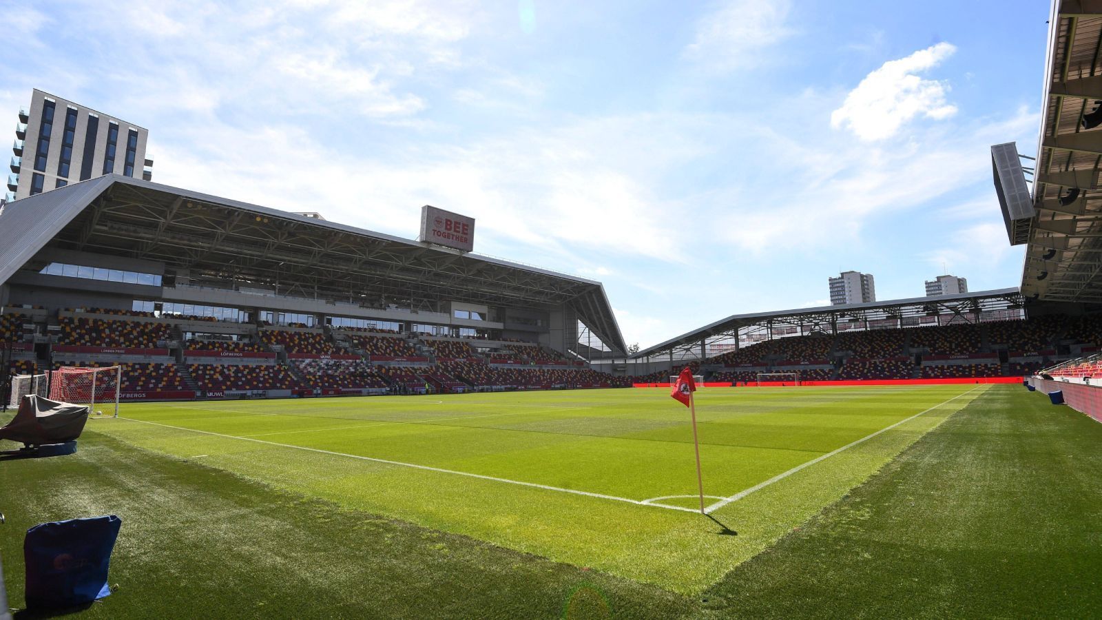 
                <strong>Brentford Community Stadium</strong><br>
                &#x2022; Heimverein: Brentford FC<br>&#x2022; Kapazität: 17.250<br>&#x2022; Anzahl Spiele: 4<br>
              