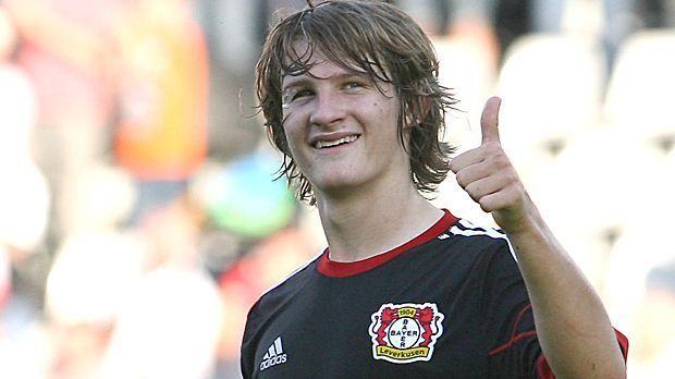
                <strong>Tin Jedvaj (Bayer 04 Leverkusen)</strong><br>
                Tin Jedvaj (Bayer 04 Leverkusen) - Für eine Leihgebühr von einer Million Euro wird der Kroate vom AS Rom an den Rhein verliehen. Der flexibel einsetzbare Defensiv-Spieler wurde vom Lückenfüller zum Stammspieler. Bereits zu Winterpause verpflichtet ihn Leverkusen für 7,5 Millionen Euro.
              