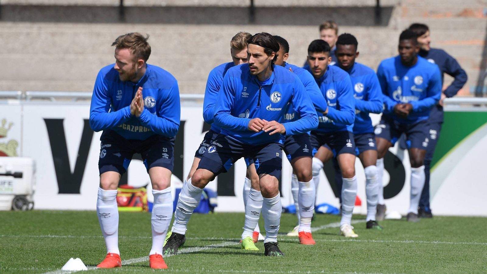 
                <strong>FC Schalke 04</strong><br>
                Trainingsauftakt: 1. Juli 2019Trainingslager: 26. Juli - 3. August in Mittersill (Österreich)Testspiele: 7. Juli gegen Rot-Weiß Oberhausen12. Juli gegen Stadtauswahl Bottrop14. Juli gegen SG Wattenscheid 096. August gegen FC Liverpool
              