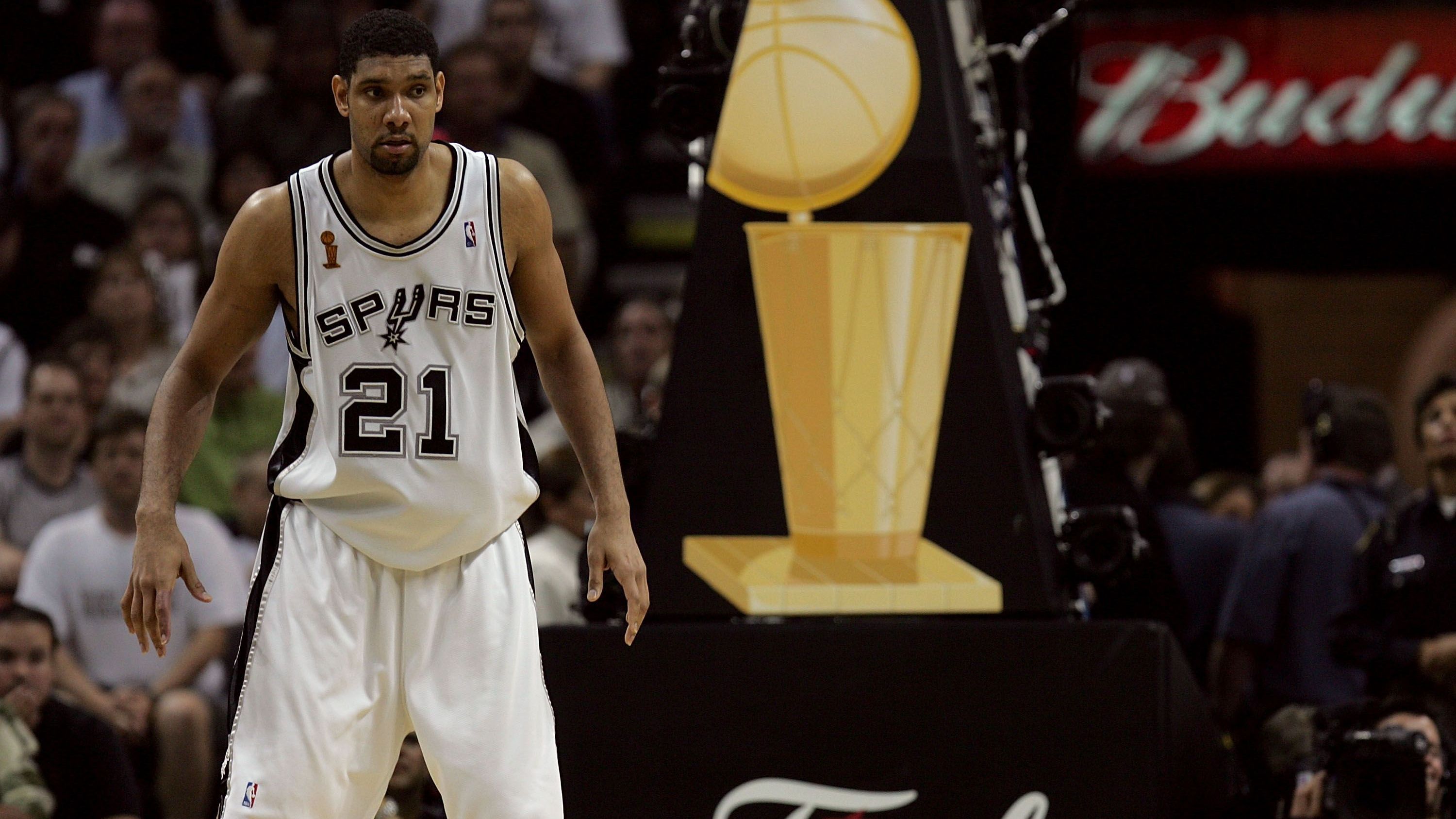 <strong>Tim Duncan (San Antonio Spurs) - Finals MVP 2005</strong><br>Serie: San Antonio Spurs vs. Detroit Pistons (4-3)<br>Finals-Stats: 20,6 Punkte, 14,1 Rebounds, 2,1 Assists und 2,1 Blocks in 40,7 Minuten<br>Playoff-Stats: 23,6 Punkte, 12,4 Rebounds, 2,7 Assists und 2,3 Blocks in 37,8 Minuten