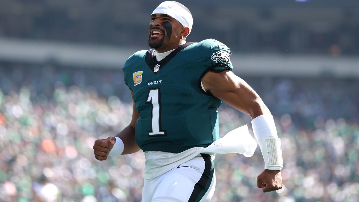 NFL, American Football Herren, USA Denver Broncos at Philadelphia Eagles Oct 5, 2025; Philadelphia, Pennsylvania, USA; Philadelphia Eagles quarterback Jalen Hurts (1) reacts in the first quarter ag...