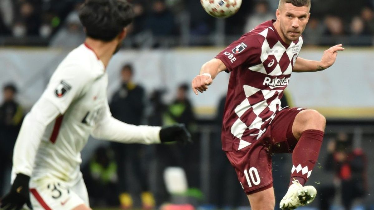 Podolski (r.) entfernt sich von den Abstiegsrängen