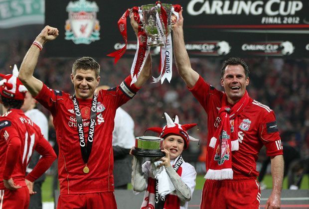 
                <strong>League-Cup-Gewinn</strong><br>
                Auch national ist Gerrard erfolgreich. Den League-Cup holt die Liverpool-Legende ganze drei Mal (2001, 2003, 2012). Zudem wird er 2001, 2006 und 2009 zu Englands Fußballer des Jahres gewählt.
              