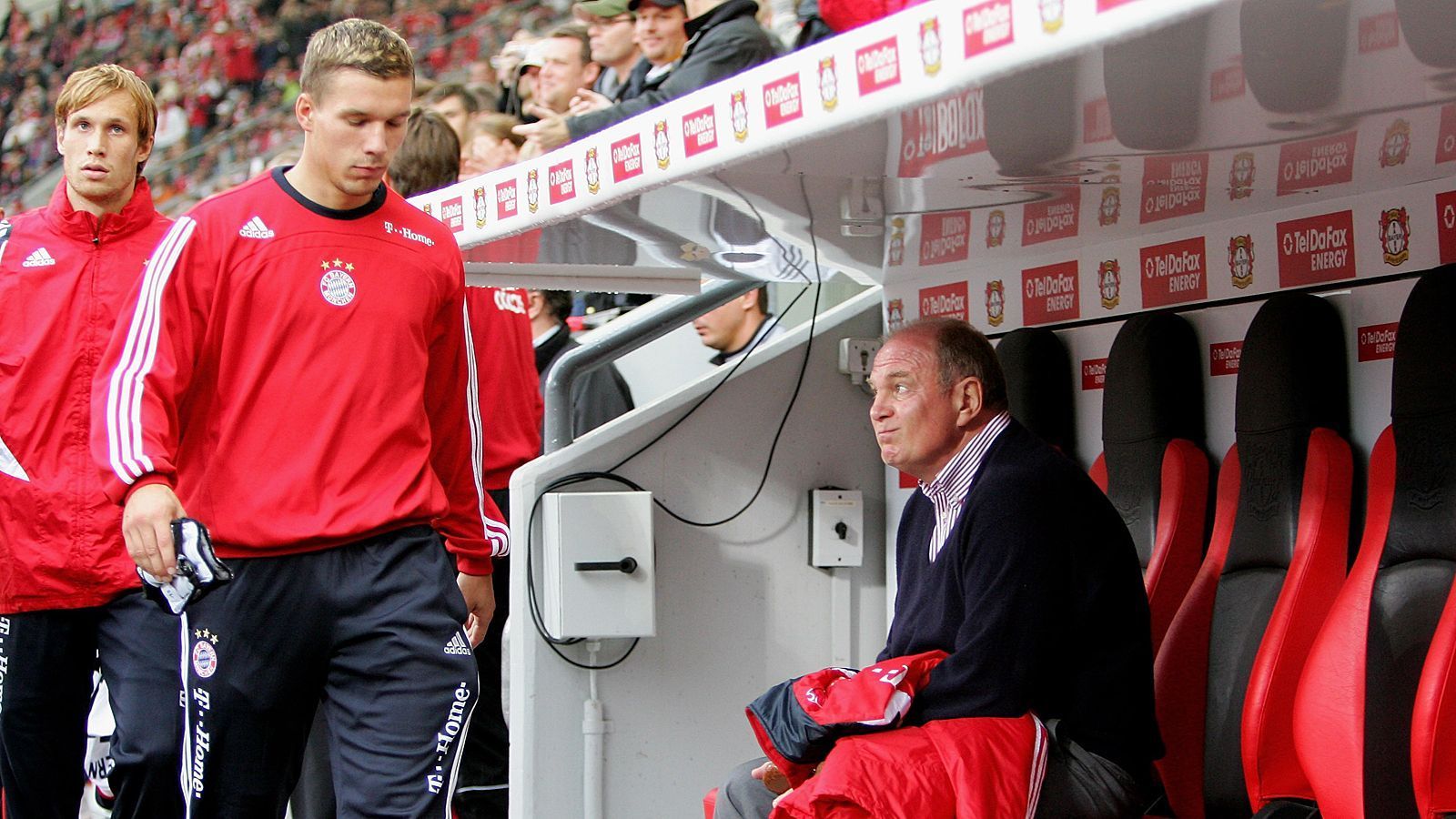 
                <strong>Podolski musste sich erst beweisen</strong><br>
                Über den damaligen Bayern-Stürmer Lukas Podolski sagte Hoeneß: "Wenn einer zwei Tore gegen Liechtenstein schießt, dann hat das nichts zu heißen. Da würde auch unsere Drittliga-Mannschaft gut aussehen." 
              