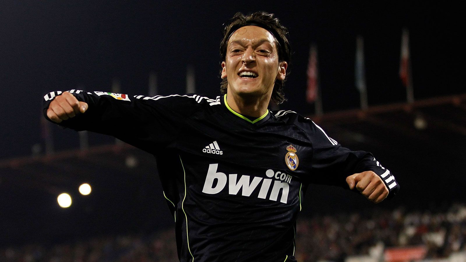 
                <strong>Mesut Özil</strong><br>
                Position: Offensives Mittelfeld - Unter Mourinho gespielt für: Real Madrid - Aktueller Verein: FC Arsenal
              