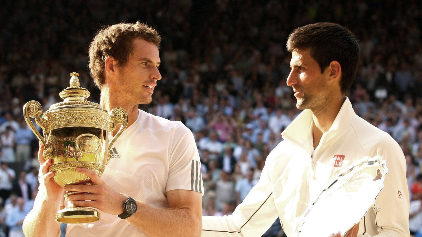 
                <strong>Alcaraz schaute sich Gras-Tricks bei einem Briten ab</strong><br>
                Alcaraz studierte vor dem Wimbledon-Turnier 2023 "stundenlang Videos von Andy Murray auf Gras", berichtete die "New York Times" zum Beginn des diesjährigen britischen Grand-Slam-Turniers. Der 36-jährige Schotte gilt als Rasen-Experte, der es wie nur wenige andere versteht, sich den tückischen Boden zum Freund zu machen. Murray triumphierte mitten in der Regentschaft des Trios Djokovic/Nadal/Federer gleich zweimal in Wimbledon: 2013 und 2016.
              