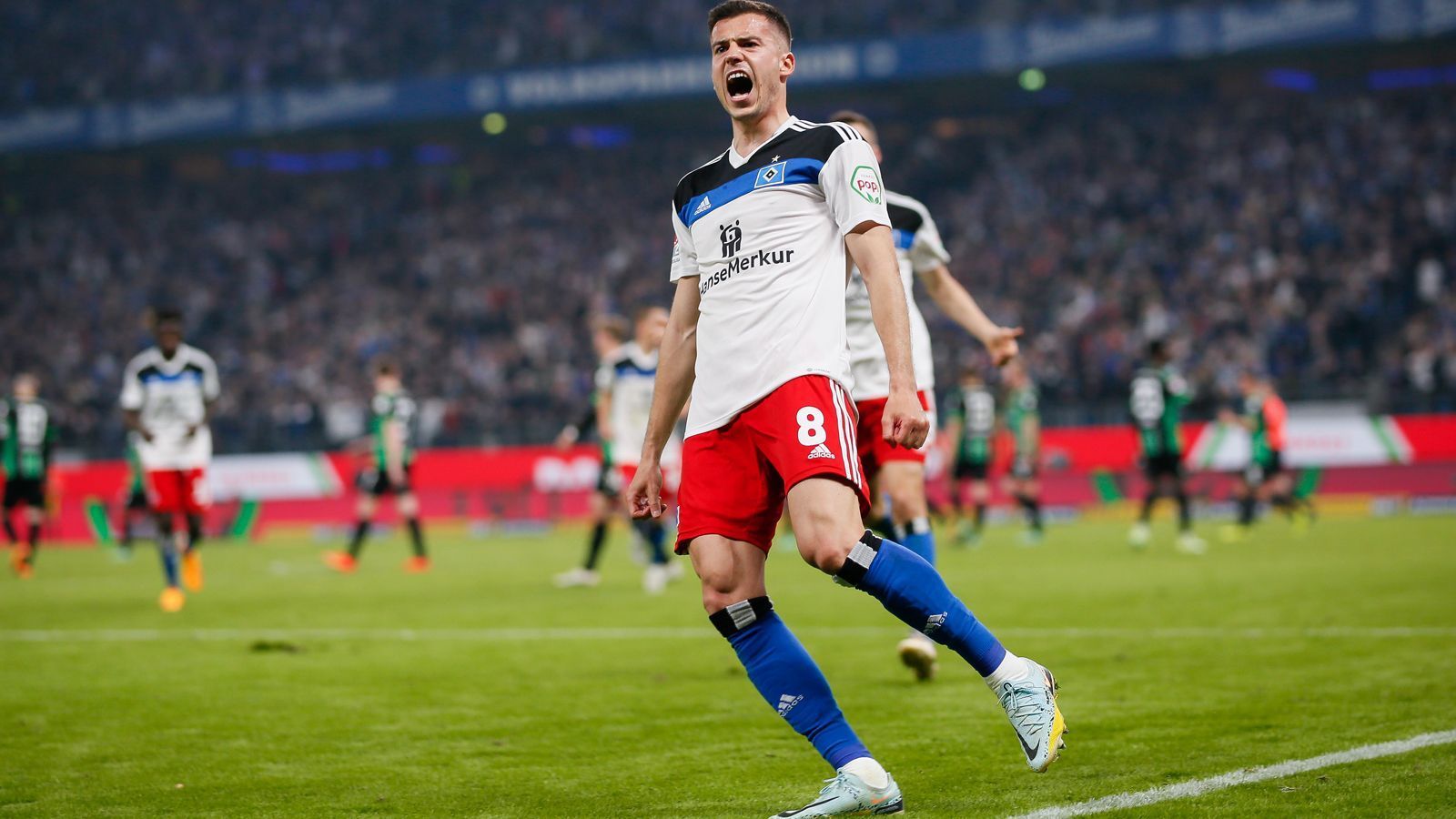 
                <strong>Der HSV ist extrem heimstark</strong><br>
                Der HSV gehört zu den heimstärksten Teams im deutschen Profifußball. Seit zehn (!) Heimspielen sind die Hanseaten ungeschlagen (acht Siege, zwei Untentschieden). Die bis dato letzte Niederlage gab es vor sieben Monaten. Dazu ist der HSV im Volkspark sehr torgefährlich. In diesen zehn Partien gelangen dem Team von Trainer Tim Walter 30 Tore - also im Schnitt drei pro Spiel. Genau der Rückstand, der gegen Stuttgart aufgeholt werden muss.
              