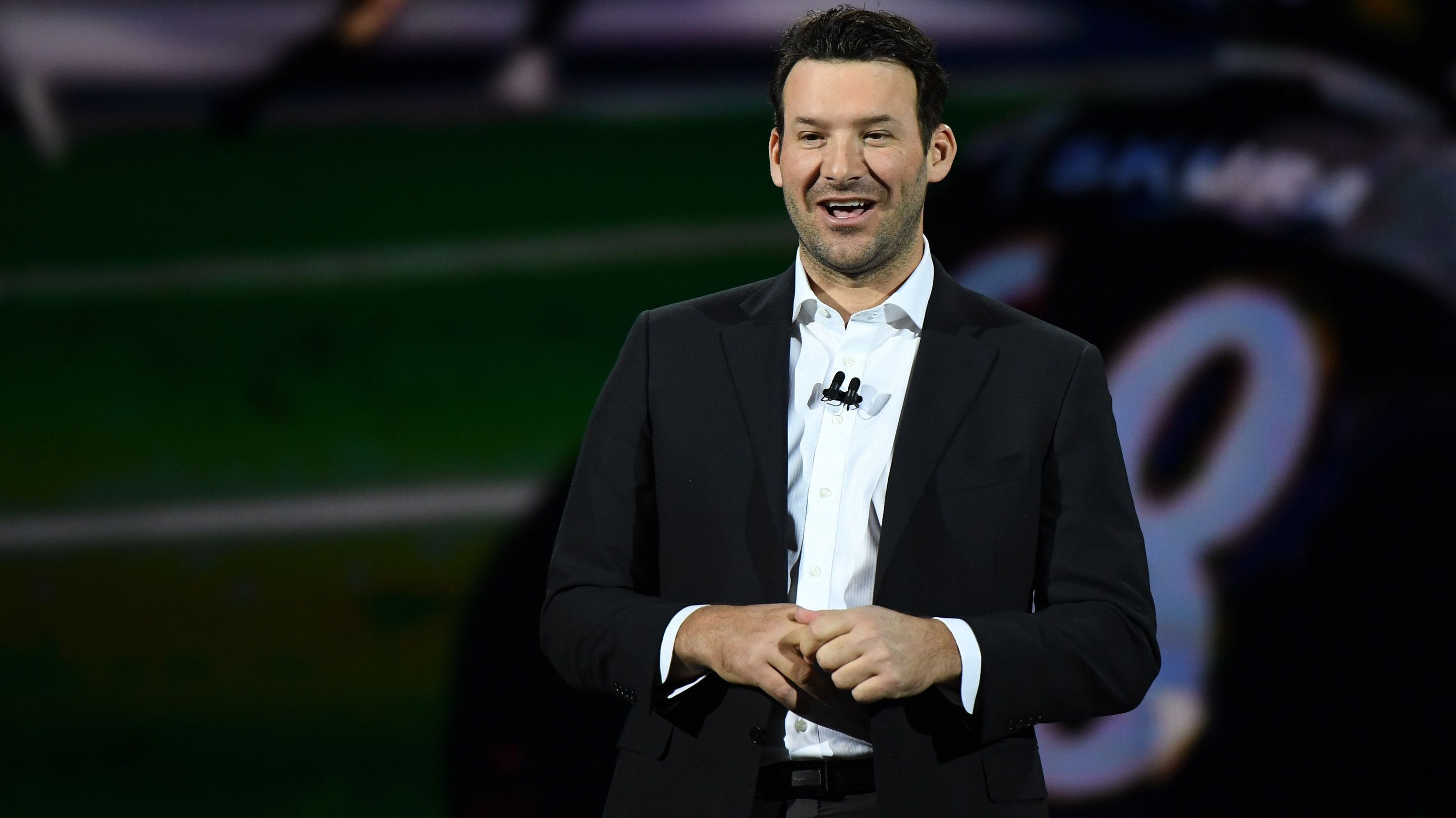 
                <strong>Wird Kommentator Tony Romo ein offensives Play korrekt vorhersagen?</strong><br>
                Ja (-130 - Bei einem Einsatz von 100 Dollar gibt es 177 Dollar zurück) - Nein (-110 - Bei einem Einsatz von 100 Dollar gibt es 191 Dollar zurück)
              