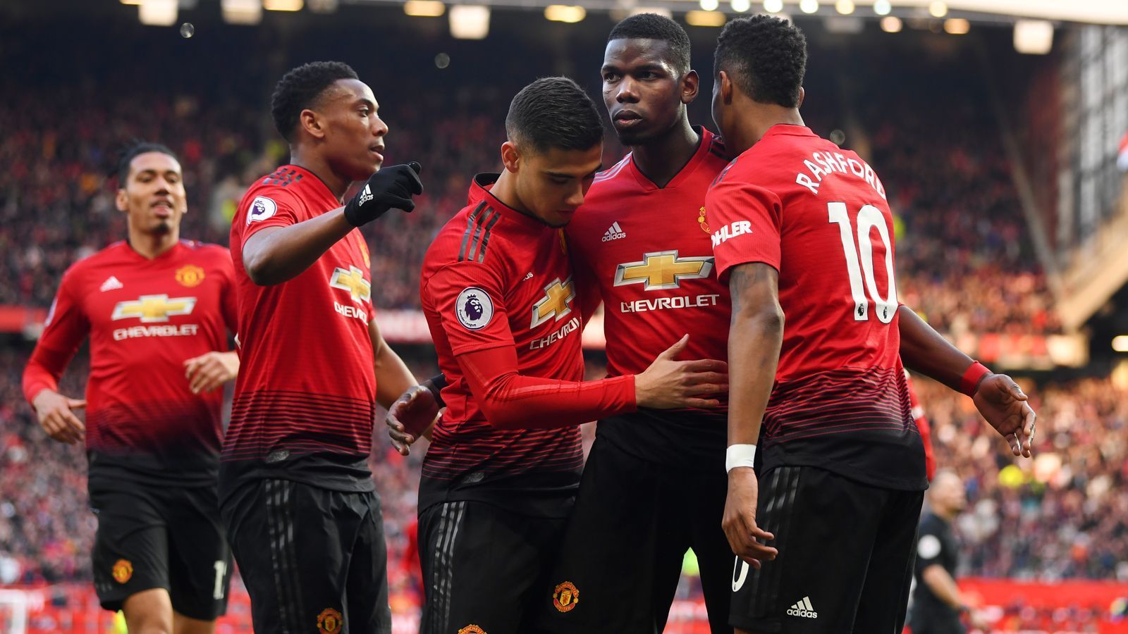 
                <strong>Fünf Gründe die für Manchester United sprechen</strong><br>
                Der FC Barcelona empfängt Manchester United am Dienstag (ab 21 Uhr im Liveticker) zum Rückspiel im Viertelfinale der Champions League. Eigentlich eine klare Angelegenheit: Barca ist in der derzeitigen Verfassung einer der Top-Favoriten auf den Henkelpott, die "Red Devils" hingegen befinden sich seit dem Einzug unter die letzten Acht außer Form. Zudem profitieren die Katalanen vom 1:0-Hinspielerfolg im Old Trafford. Doch United war auch gegen PSG abgeschrieben - und kam am Ende weiter. ran.de nennt euch fünf Gründe, die für einen Erfolg der Engländer sprechen.
              