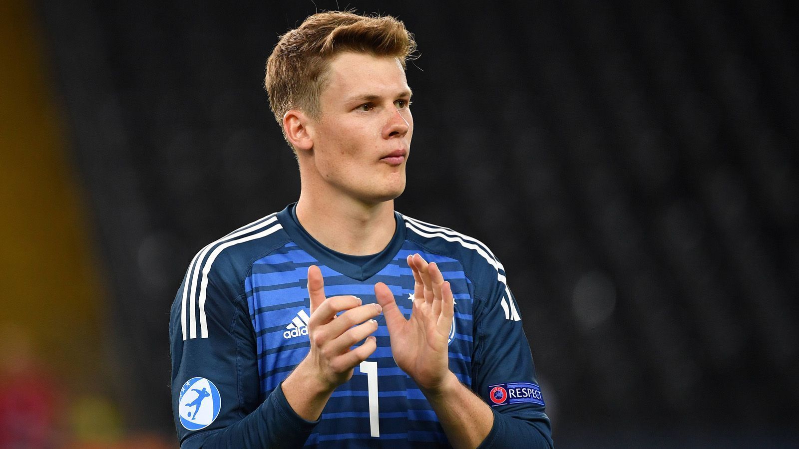 
                <strong>Alexander Nübel (FC Schalke 04) </strong><br>
                Der Schalker Stammkeeper, der erst im Januar Kapitän Ralf Fährmann verdrängt hatte, wird bereits mit größeren Aufgaben in Verbindung gebracht. Demnach soll Nübel Kandidat beim FC Bayern sein, um dort an der Seite von Manuel Neuer als dessen Nachfolger aufgebaut werden.  
              