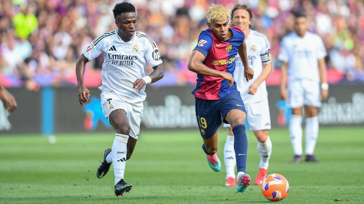 FC Barcelona, Barca v REAL MADRID OLIMPIC STADIUM LLUIS COMPANYS. MONTJUIC,BARCELONA. May 11, 2025 FC BARCELONA vs REAL MADRID May 11 ,2025 Lamine Yamal (19) of FC Barcelona and Vinicius Jr (7) of ...