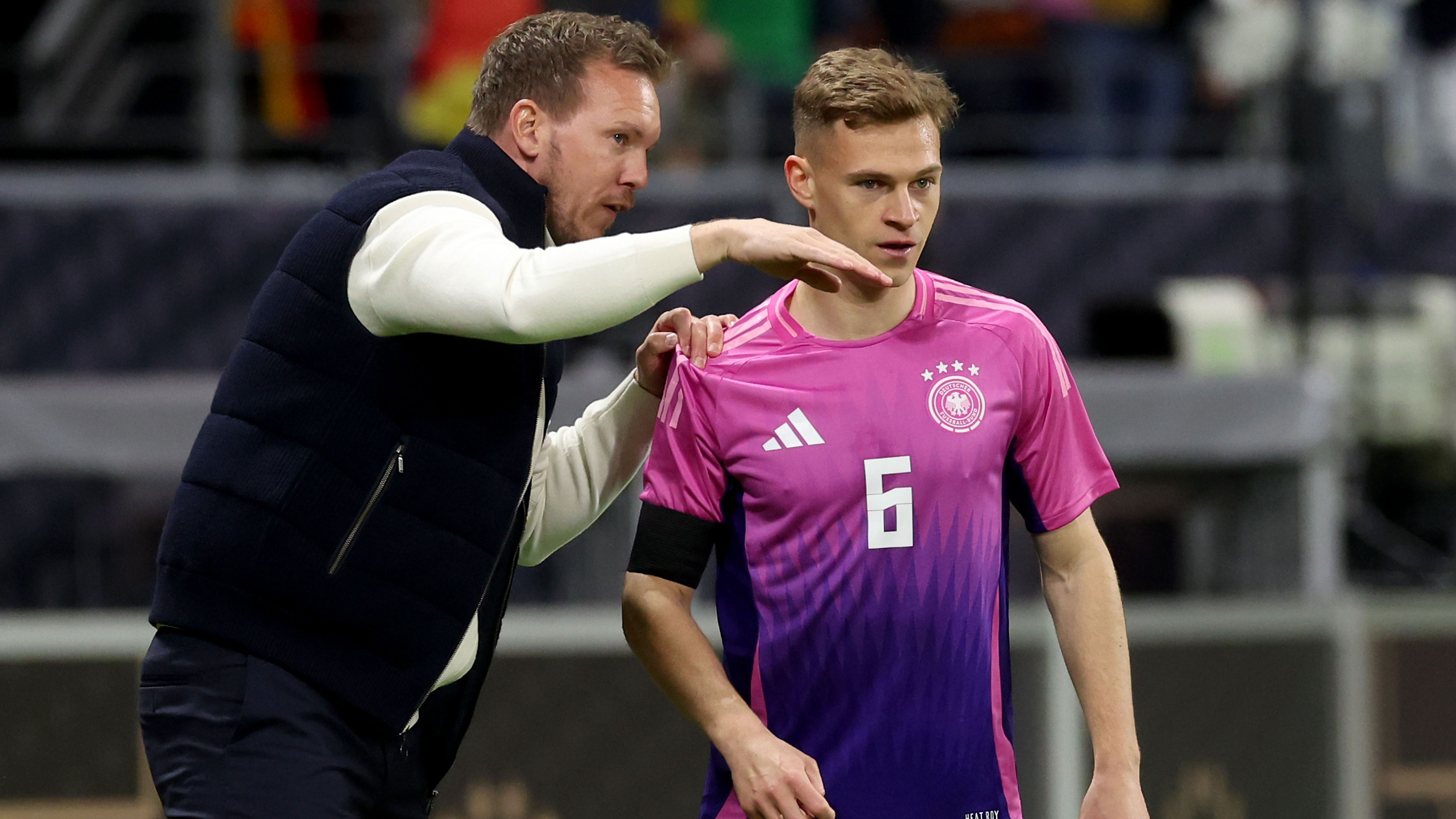 <strong>Rechtsverteidiger: Joshua Kimmich (FC Bayern München)</strong><br>Der Bayern-Star darf nicht auf seiner Lieblingsposition im Mittelfeld ran, hat sich mit seiner Rolle rechts hinten aber arrangiert. Kimmich hat Qualitäten, auf die Nagelsmann und generell die Nationalmannschaft nicht verzichten können.