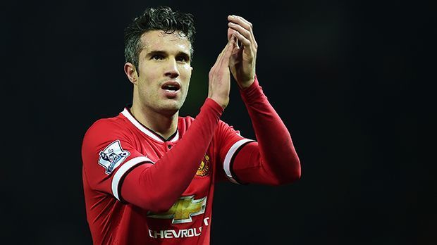 
                <strong>Robin van Persie</strong><br>
                Robin van Persie: 48 Tore in 86 Partien für Manchester United – trotzdem hat van Gaal den Stürmer gnadenlos aussortiert. Der inzwischen 32-Jährige flüchtet nach Fenerbahce Istanbul. An seine Torquote vergangener Tage kommt er nicht mehr heran.
              