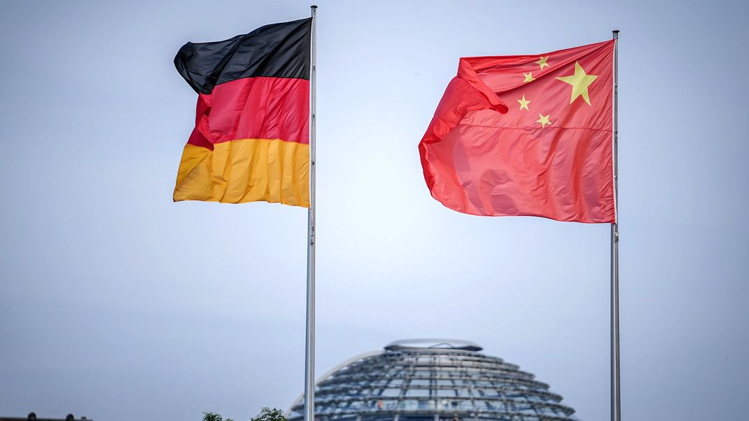 Mit der neuen China-Strategie will die Bundesregierung unter anderem Lehren aus dem russischen Angriffskrieg auf die Ukraine ziehen.