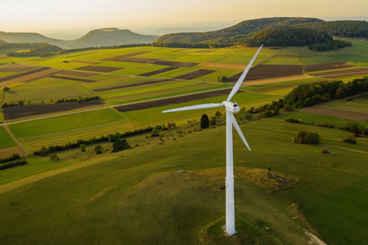 Damit die Anzahl an Windräder sich verdoppeln kann, müssen vor allem neue Flächen für Windkraft nutzbar gemacht werden.