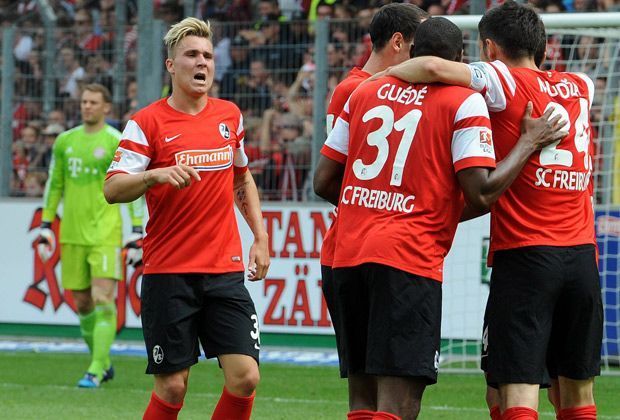 
                <strong>TOP: SC Freiburg</strong><br>
                Wahnsinn in Freiburg! Die Elf von Christian Streich schlägt den FC Bayern - nach Rückstand - in letzter Minute mit 2:1 und erarbeitet sich gute Chancen, auch im nächsten Jahr in der Bundesliga zu spielen.
              