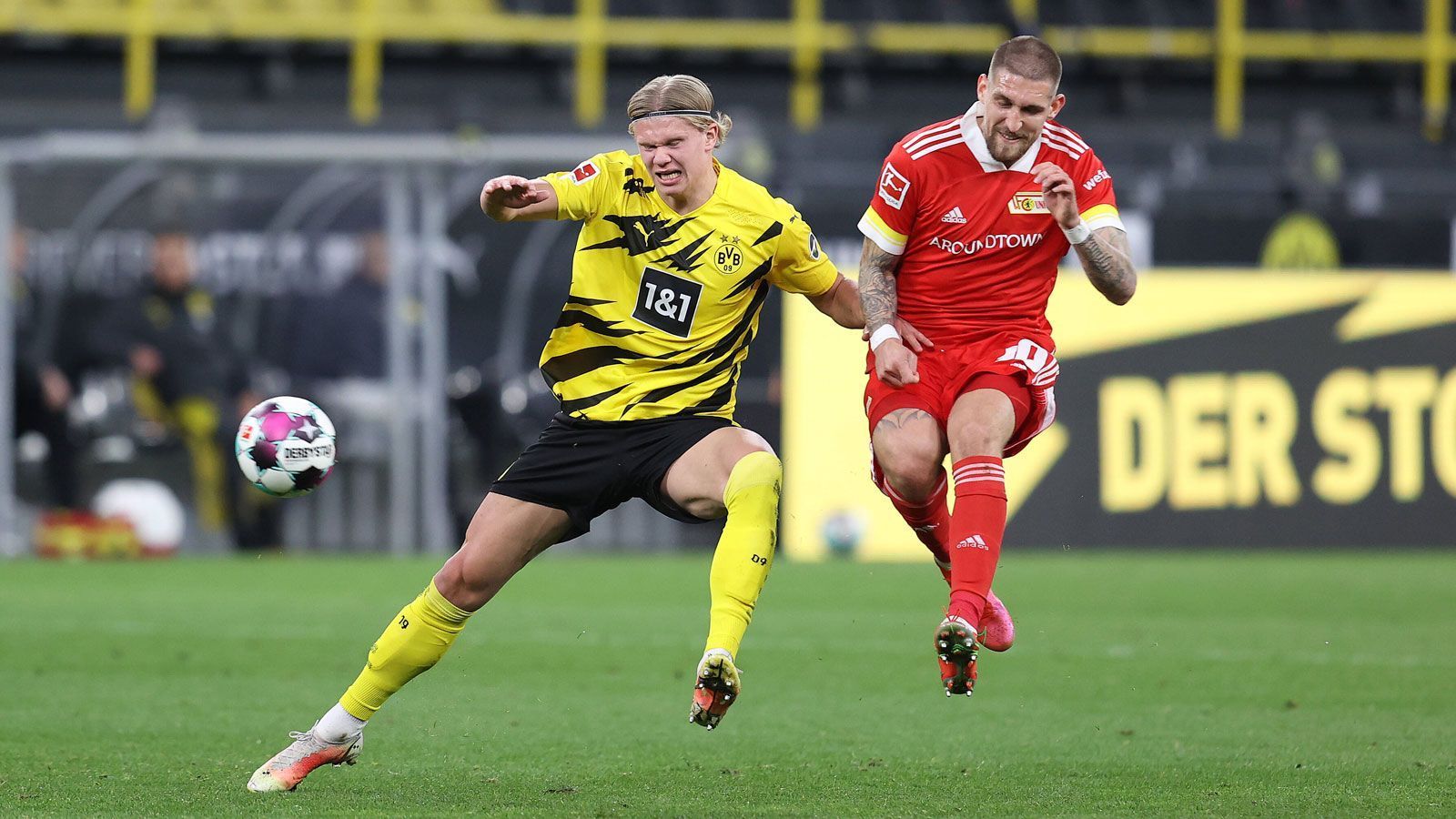 
                <strong>Erling Haaland</strong><br>
                Hat seinen ersten Auftritt in der 27. Minute, als er per Elfmeter und mit dem folgenden Nachschuss an Luthe scheitert. Muss acht Minuten später das 2:0 machen, findet acht Meter frei vor dem Kasten aber wieder seinen Meister im Berliner Schlussmann. Arbeitet gut mit seinem Körper (23 Zweikämpfe, die meisten beim BVB), macht die Bälle fest und verteilt diese fast fehlerfrei, bleibt vor dem Tor aber zu ungenau. Verballert in der Schlussviertelstunde mehrere Hochkaräter. ran-Note: 4
              