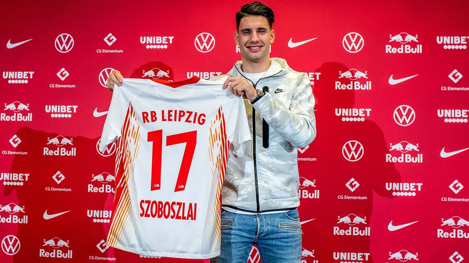 
                <strong>Dominik Szoboszlai (RB Leipzig)</strong><br>
                Mit Mittelfeldspieler Dominik Szoboszlai haben die Leipziger früh ihren Königstransfer des Winters eingetütet. Der international begehrte Ungar kommt für 20 Millionen Euro von Red Bull Salzburg, welches weiterhin quasi als Farmteam für die Ostdeutschen herhalten muss. In Leipzig hat der 20-Jährige bis 2025 unterschrieben.
              