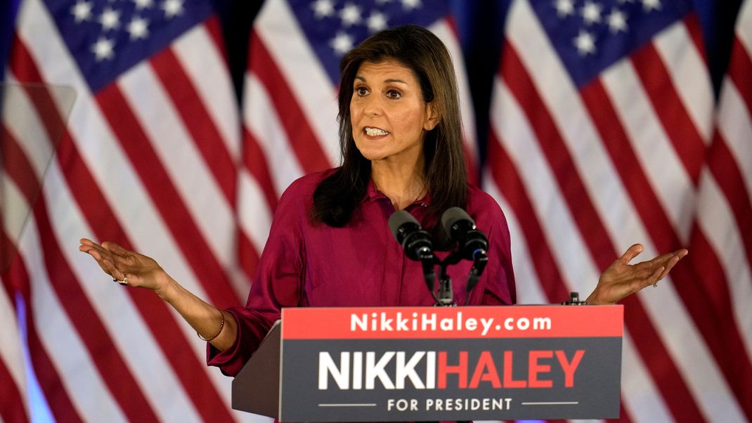 In Umfragen liegt Nikki Haley landesweit bislang hinter Donald Trump. 