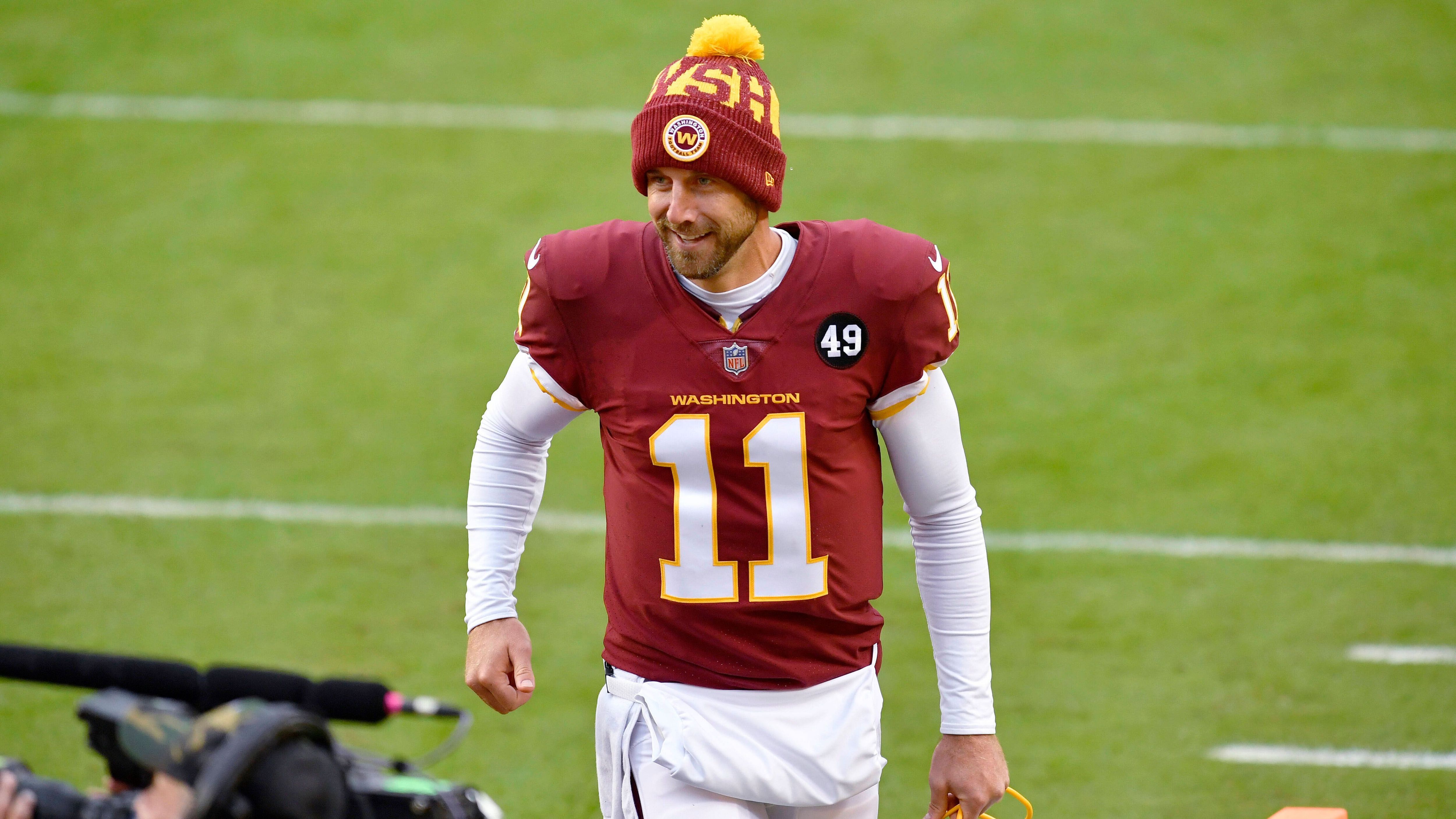 
                <strong>Gewinner: Alex Smith und sein märchenhaftes Comeback</strong><br>
                Vor rund einem Jahr wusste Alex Smith noch nicht einmal, ob er überhaupt wieder wird laufen können. Jetzt steht der Quarterback in den NFL Playoffs 2020. Nach seiner schweren Beinverletzung lieferte der 36-jährige Smith die Comeback-Geschichte des Jahres ab. Pünktlich vor dem entscheidenden Spiel gegen Philadelphia Eagles kehrte er von einer Wadenverletzung zurück und führte sein Team beim 20:14-Sieg in die Postseason. Smith warf für 162 Yards, zwei Touchdowns und zwei Interceptions.
              